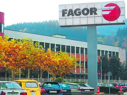 Fachada de la planta de Fagor electrodomésticos en el barrio de San Andrés de Arrasate 