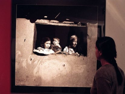 Indígenas, en una fotografía de Juan Rulfo, en la exposición de 2001 en La Virreina, Barcelona.