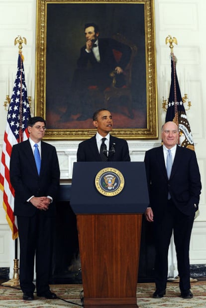 Barack Obama, entre Jacob Lew (izquierda) y William Daley.