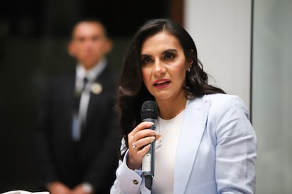 Verónica Abad vicepresidenta de Ecuador durante una conferencia de prensa en noviembre del 2023.