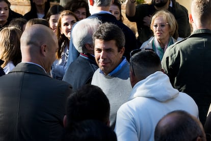 El presidente de la Generalitat Valenciana, Carlos Mazón, el martes durante la visita de los Reyes a Utiel (Valencia).