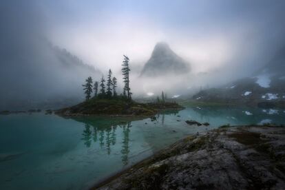 Fotografia da série ganhadora do segundo prêmio no International Landscape Photographer of the year. Fairy Lake, Columbia Britânica, Canadá.