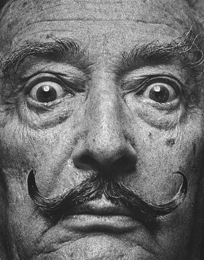La alucinada mirada y el insolente bigote de Dalí, captados en 1978 durante una entrevista en el hotel Palace de Madrid.
