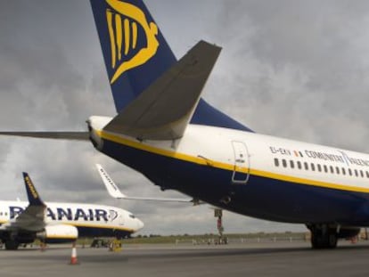 Un avi&oacute;n de la empresa en el aeropuerto de Stansted, en Londres. 