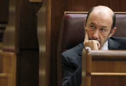 El líder de la oposición socialista, Alfredo Pérez Rubalcaba, hoy durante la sesión de control al Ejecutivo celebrado en el Congreso.