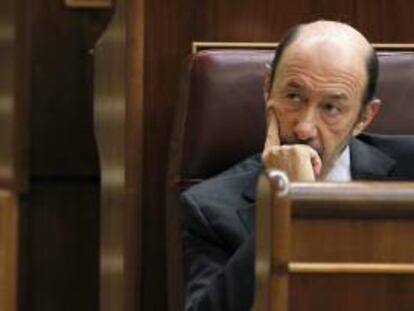 El líder de la oposición socialista, Alfredo Pérez Rubalcaba, hoy durante la sesión de control al Ejecutivo celebrado en el Congreso.