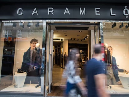 Tienda de Caramelo en el centro de Santiago, tras el anuncio de su liquidaci&oacute;n.