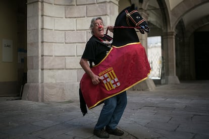 Tortell Poltrona, a caballo en el Ayuntamiento de Barcelona.