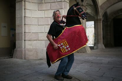 Tortell Poltrona, a caballo en el Ayuntamiento de Barcelona.