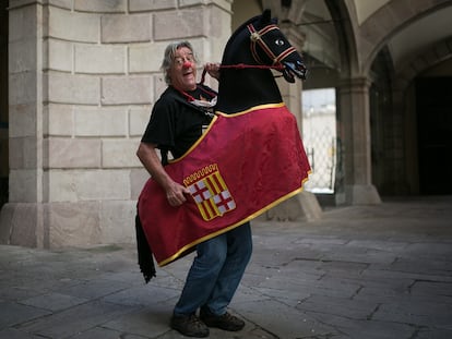 Tortell Poltrona, a caballo en el Ayuntamiento de Barcelona.