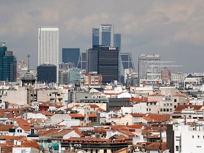 En la imagen, al fondo, torres de oficinas del barrio de Azca, en Madrid.