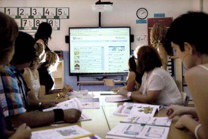 El 28% de los jóvenes dejan los estudios después de la ESO. En la imagen, un centro educativo barcelonés.