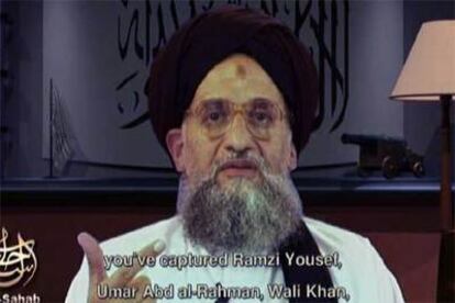 El &#39;número 2&#39; de la organización terrorista Al Qaeda, Ayman al Zawahiri durante un momento del vídeo