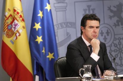 El ministro de Industria, Jos&eacute; Manuel Soria, durante la rueda de prensa.