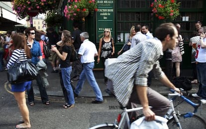 Exterior del &#039;pub&#039; Market Porter, un popular punto de encuentro junto al mercado de Borough, en Londres. 