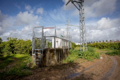 Caseta de control del vertido de Cobre Las Cruces junto al río Guadalquivir a la altura de La Algaba (Sevilla). 