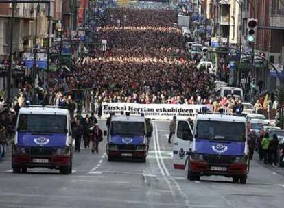 Manifestación celebrada ayer en Bilbao por la izquierda <i>abertzale.</i>