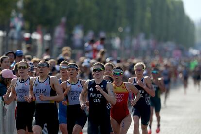 Las corredoras del triatlón individual femenino durante la prueba. 