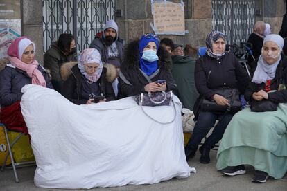 Refugiados sirios protestan en las inmediaciones del Parlamento de Copenhague