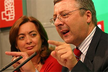 Mar Moreno y José Blanco, ayer, en Sevilla.