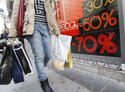 Primer día de las rebajas invernales en el centro de Madrid.