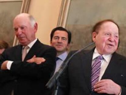 Sheldon Adelson, el pasado 15 de octubre en Madrid junto con el presidente de la Comunidad de Madrid, Ignacio González