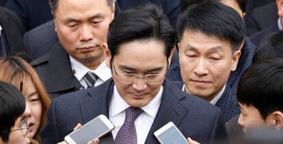 El vicepresidente de Samsung Electronics, Jay, Y. Lee, a su salida de los juzgados en Seúl (Corea del Sur), el 18 de enero.