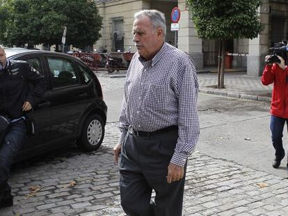 El empresario Jorge Andrés Morell sale de los juzgados tras declarar.