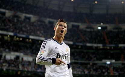 Cristiano celebra su gol al Málaga.