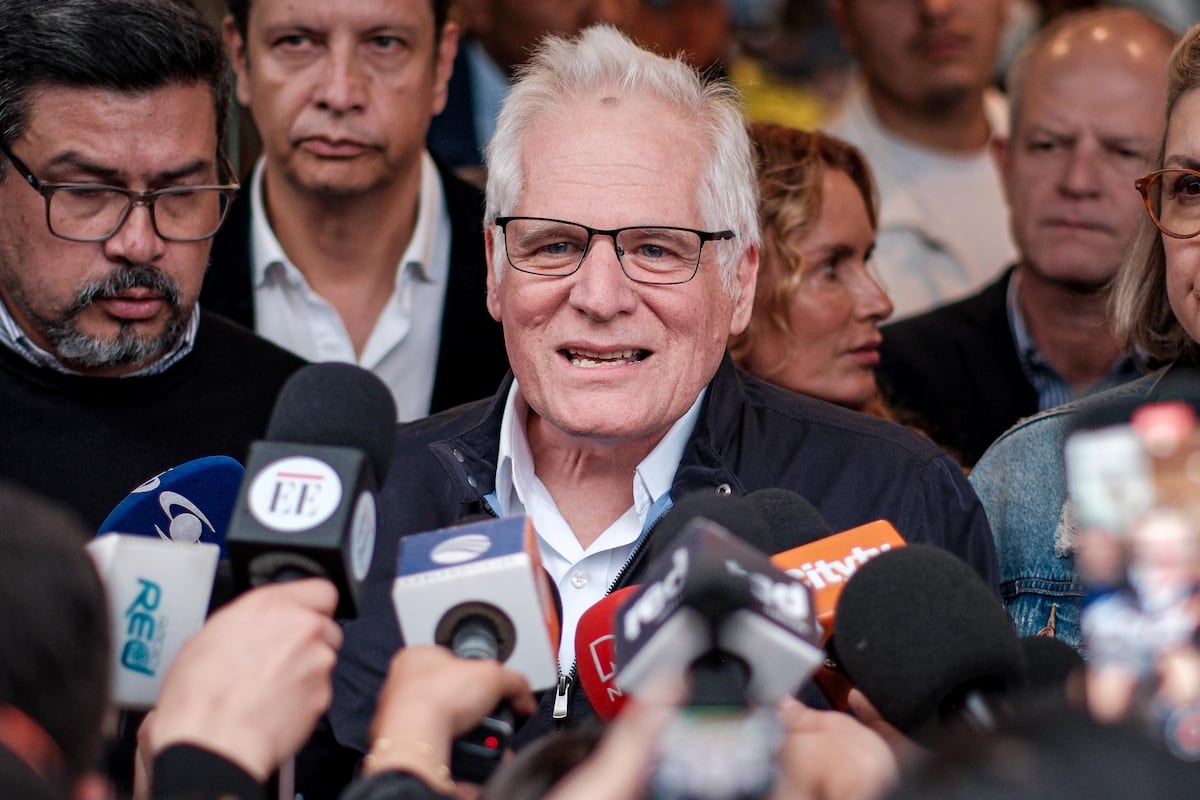 Miguel Uribe Londoño, padre del senador colombiano asesinado, se presenta  como precandidato presidencial de la derecha | EL PAÍS América Colombia