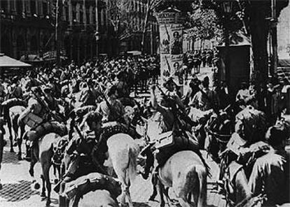 Caballería republicana partiendo hacia el frente de Madrid.