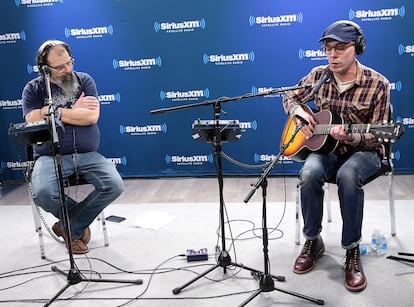 Steve y Justin Townes Earle, en la emisora SiriusXM durante el programa 'Steve Earle: Hardcore Troubadour Radio'. Fue en Nueva York, el 18 de abril de 2017.