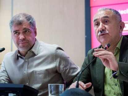 Los secretarios generales de CCOO y UGT, Unai Sordo (izquierda) y Pepe Álvarez.