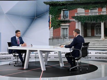 Sánchez y Feijóo durante el debate en Atresmedia.