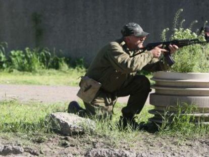 Milicianos prorrusos toman posici&oacute;n este mi&eacute;rcoles en Donetsk.