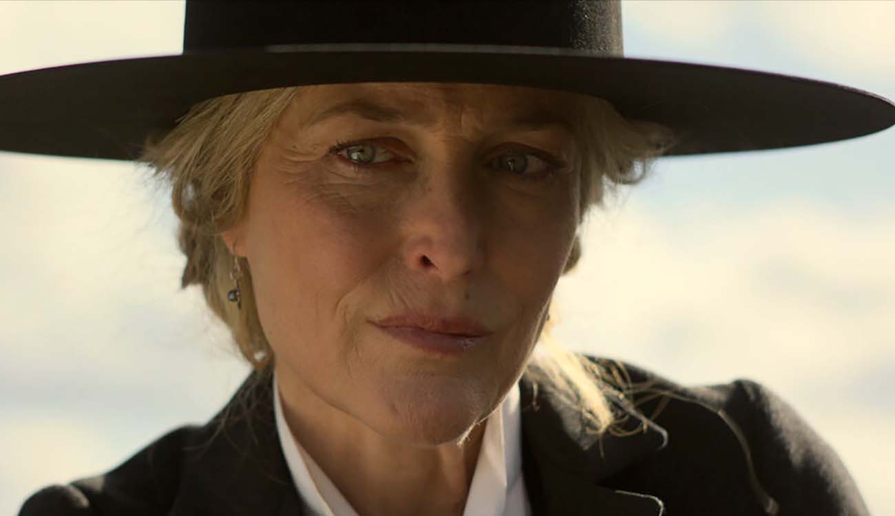 Gillian Anderson una de las protagonistas de la serie Los abandonados de Netflix.