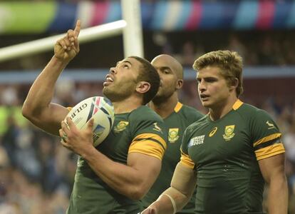 Bryan Habana celebra un ensayo.