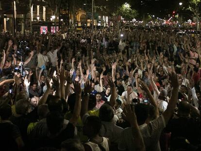 Los taxistas barceloneses votan a favor de abandonar la protesta.