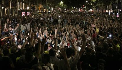 Los taxistas barceloneses votan a favor de abandonar la protesta.