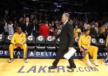 D'Antoni, entre Kobe y Pau Gasol.