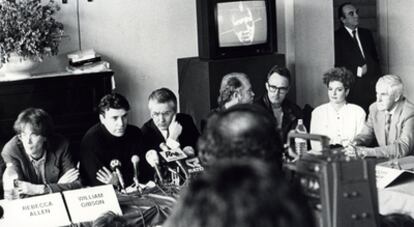 William Gibson, Rebecca Allen, Timothy Leary, Montxo Algora durante la rueda de prensa de 1990, en la que se presentó la primera edición del festival (Art Futura).