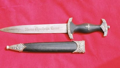 La daga de honor de las SS, con su vaina.