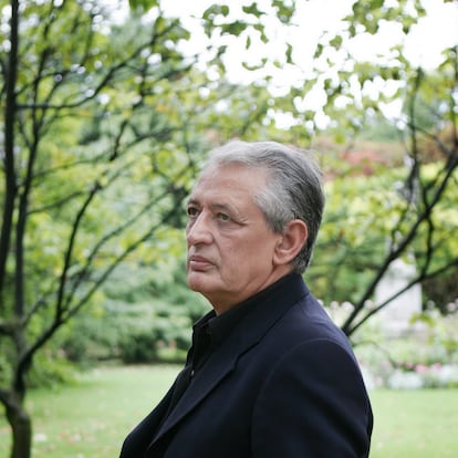 Michel del Castillo en los jardines de Luxemburgo de París, en 2005.