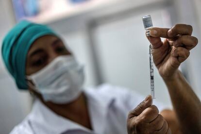 En caso de que todo vaya bien, en junio Cuba comenzaría a vacunar a las personas mayores de 60 años, según las autoridades.