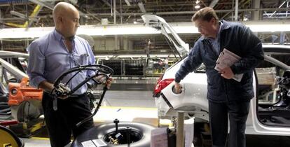 T&eacute;cnicos de la factor&iacute;a de General Motors en Figueruelas (Zaragoza).