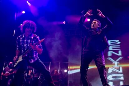 Una imagen del penúltimo concierto de Miguel Ríos de su gira 'Bye Bye Ríos' celebrado en el auditorio 'Rocío Jurado' de Sevilla.
