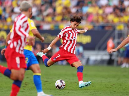 João Félix dispara a puerta durante el Cádiz-Atlético de Madrid (3-2) disputado el pasado sábado en el Nuevo Mirandilla.