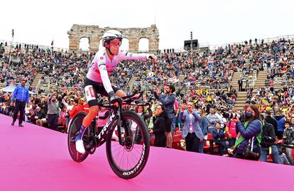 Juan Pedro López, en la alfombra rosa de la Arena de Verona.