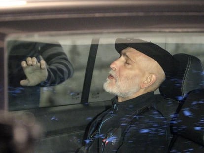 Iosu Uribetxebarria Bolinaga sits in the car that would take him away from Donostia Hospital on Tuesday night.