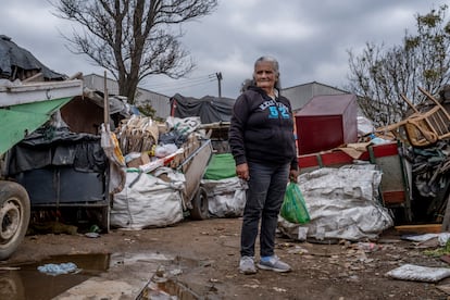 Doña Ligia Villamarín Parra (70) tras una jornada más reciclando, a mediados de febrero, en el barrio bogotano de Trinidad Galán.